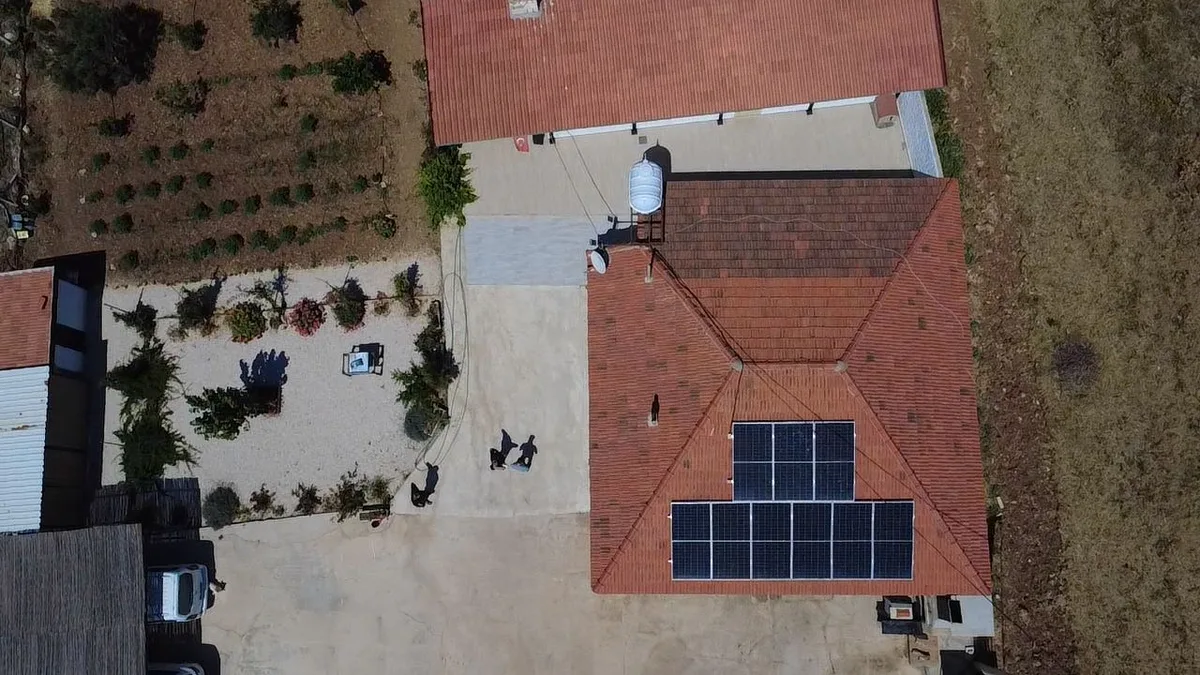 Çeşme 5kW Huawei hibrit güneş enerjisi ve LUNA2000 akü kurulumu