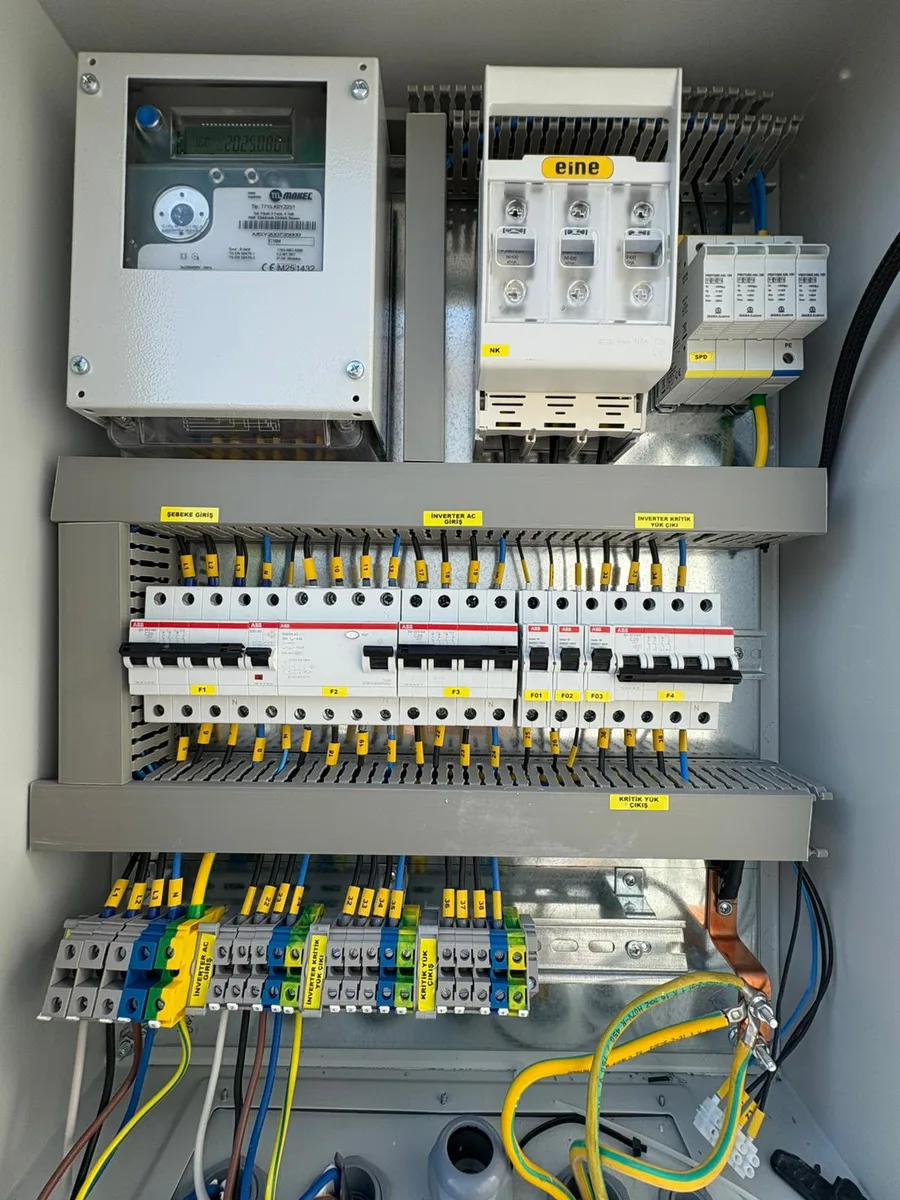 Çiğli Sasalı GES elektrik panosu iç görünüm - Makel sayaç, Eine NK, SPD koruyucu