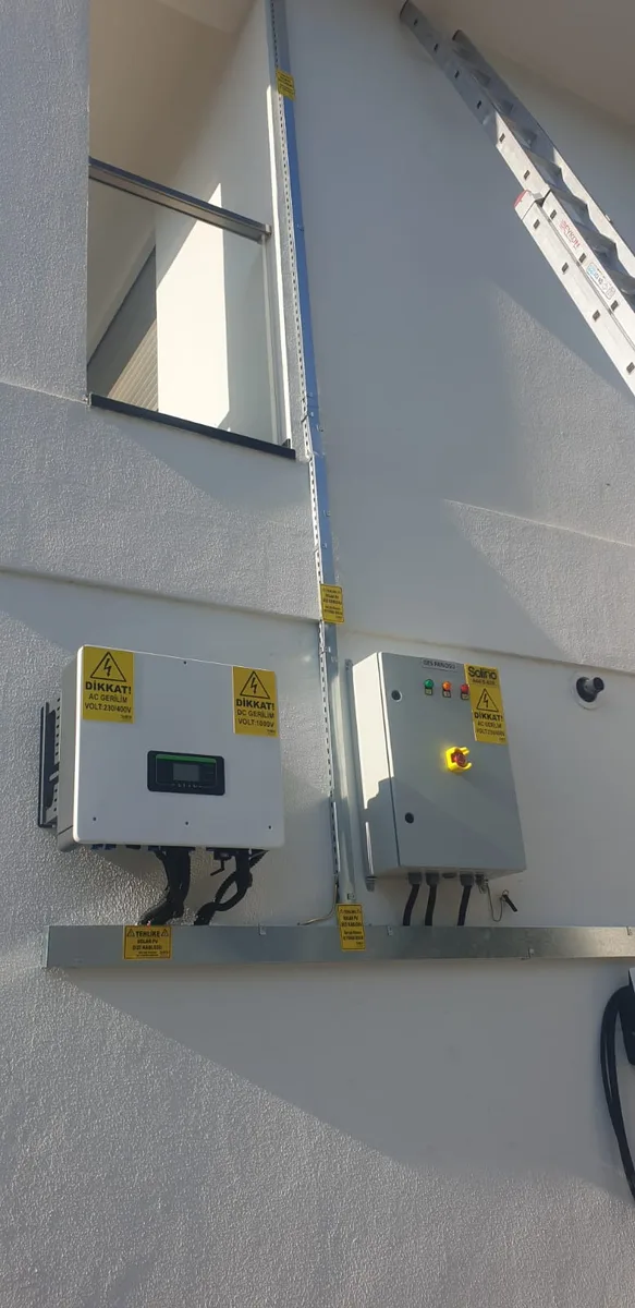 Fox ESS inverter ve GES panosu yan cephe görünümü