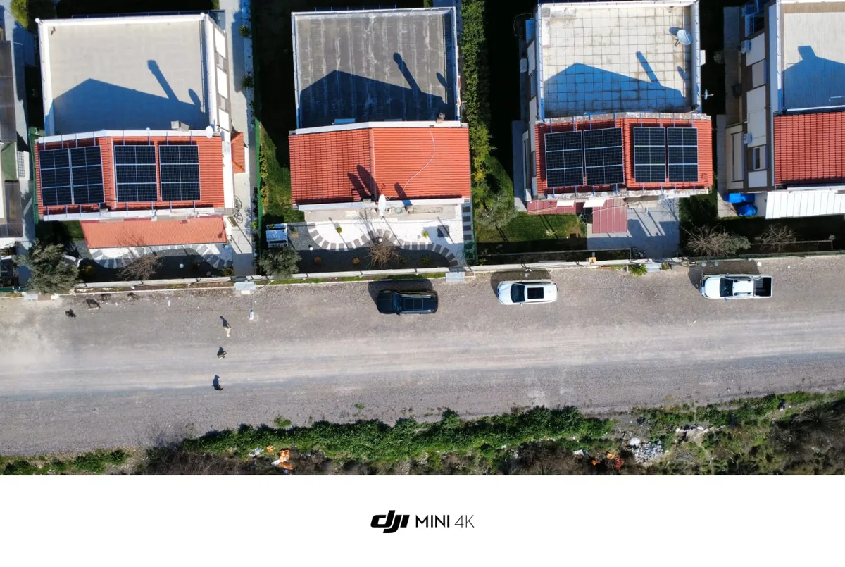 Çiğli Sasalı güneş enerjisi sistemi drone - mahalle ve panel yerleşim planı