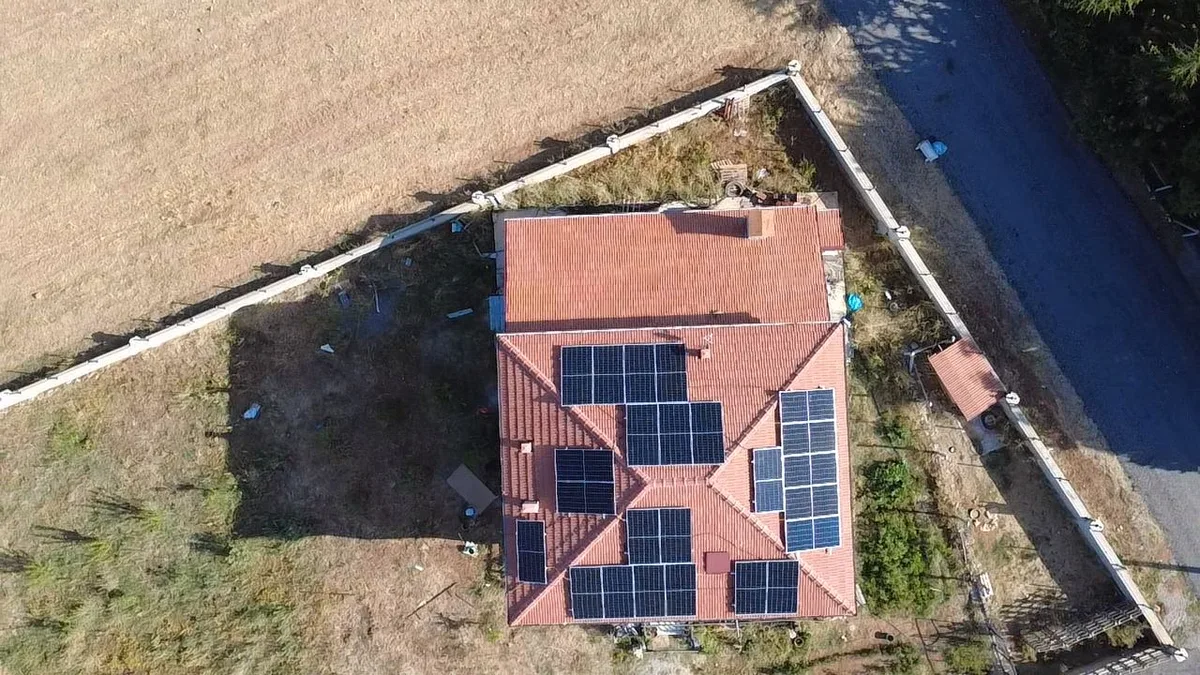 Denizli Tavas 10kW on-grid GES kurulumu drone - genel alan görünümü