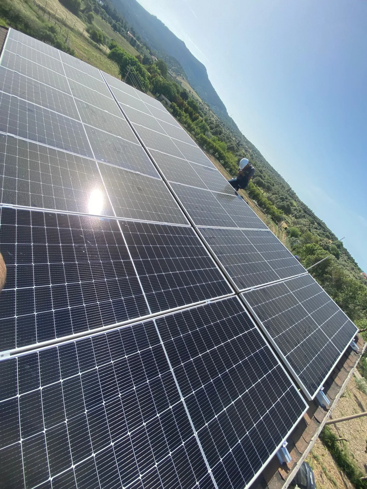 Foça Kozbeyli 5kW Sofar hibrit güneş enerjisi ve akü kurulumu