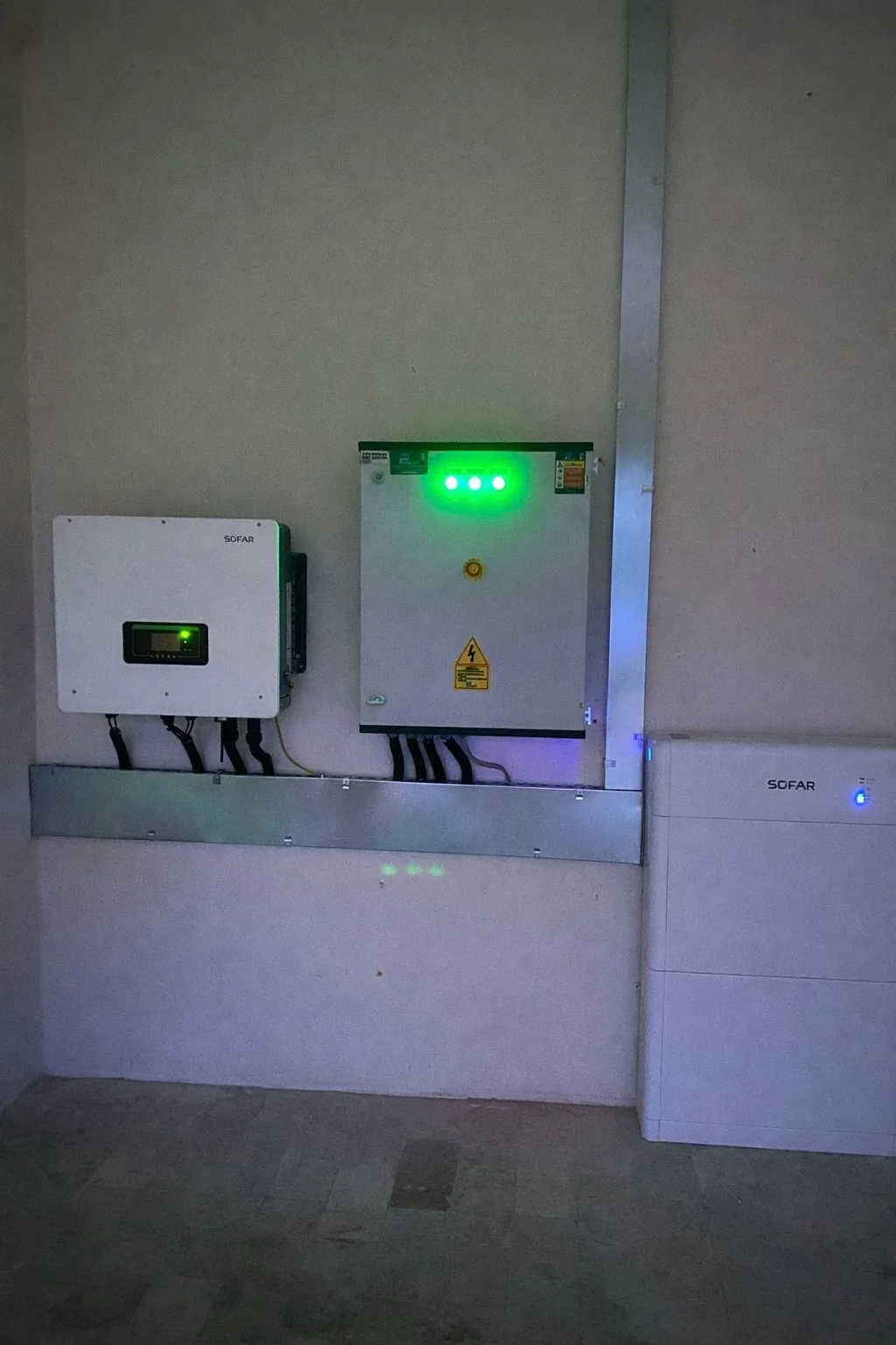 Sofar hibrit inverter ve Sofar akü sistemi - Foça Kozbeyli kurulumu