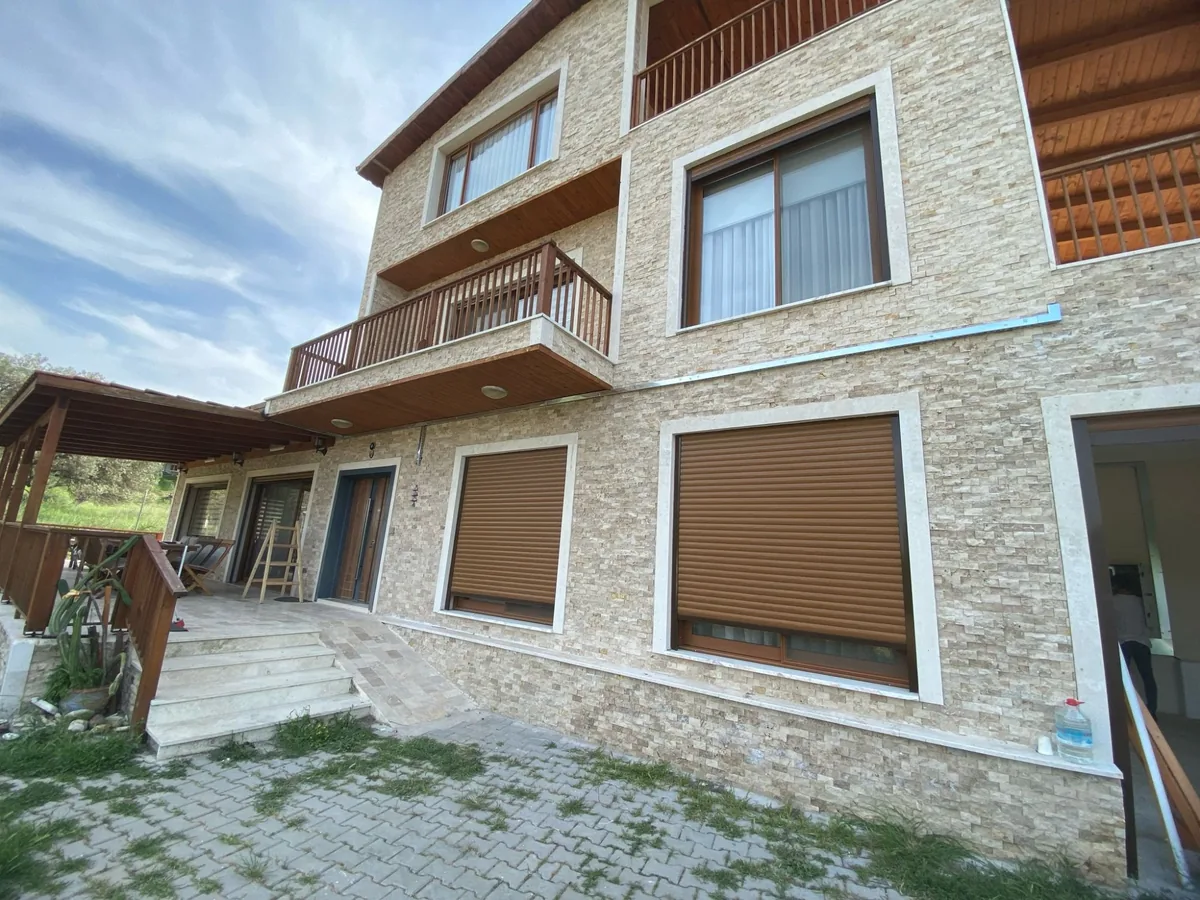 Foça Kozbeyli villa dış cephe genel görünüm kablo tesisatı