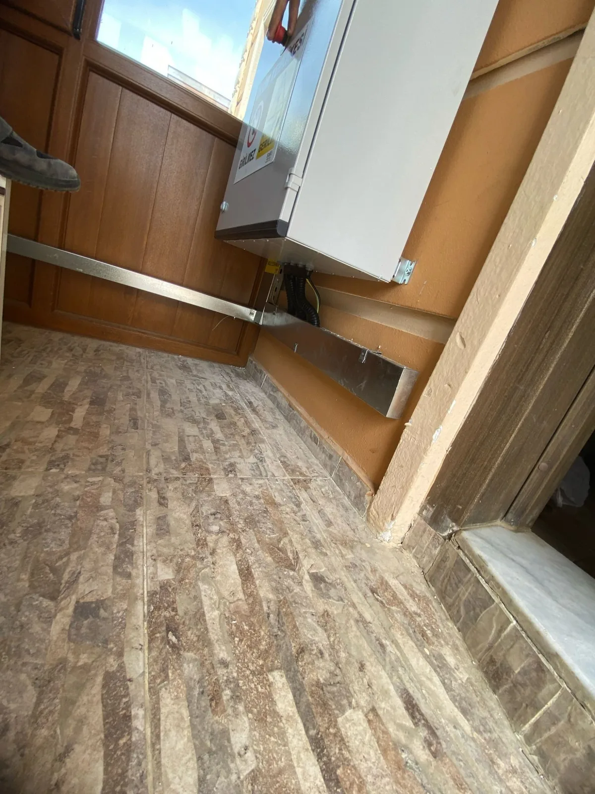Seferihisar güneş enerjisi sistemi pano ve inverter montaj tamamlandı